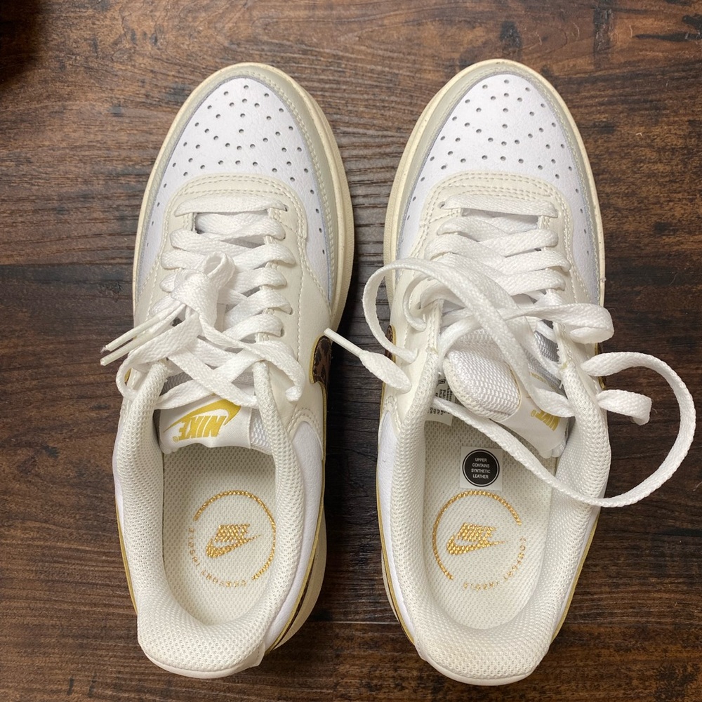 Nike sneakers never worn 7.5 white with leopard swish - Picture 2 of 4